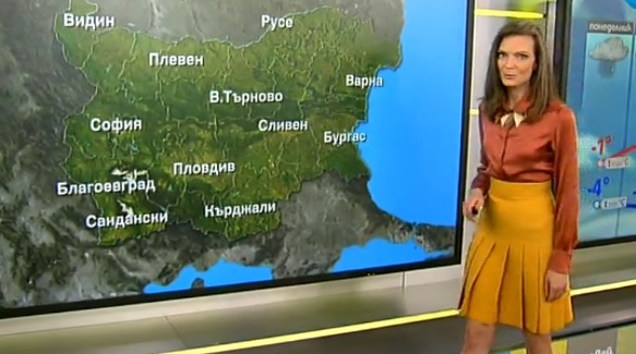Свежите попълнения в Нова тв направиха сефтето със сексапил, къси роклета и полички (СНИМКИ)