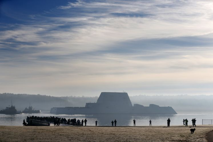 Последно: Трите разрушителя Zumwalt остават без „умна” и разорително скъпа артилерия 