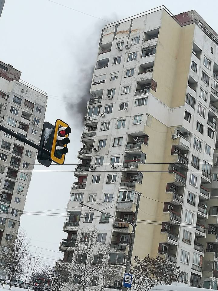 Сигнал до БЛИЦ! Огненият кошмар от вчера се повтаря, пожар лумна в "Люлин", има ранен! (СНИМКИ)