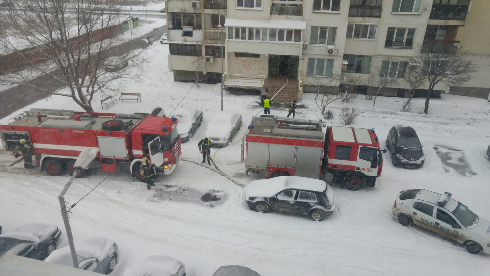 Сигнал до БЛИЦ! Огненият кошмар от вчера се повтаря, пожар лумна в "Люлин", има ранен! (СНИМКИ)