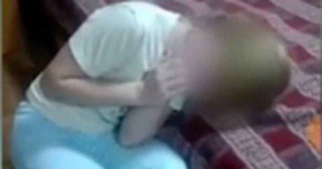 Три ученички се снимат голи, четвърта ги издаде, те я пребиха (ВИДЕО 18+)