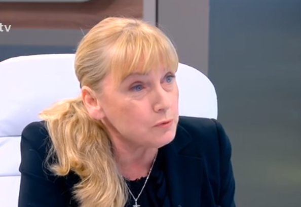 Елена Йончева отговори на Делян Добрев дали е свързана с корупционни схеми и чужди служби