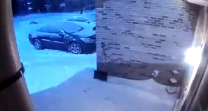В САЩ заснеха загадъчна светлина, осветила небето през нощта (ВИДЕО)