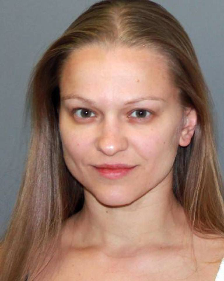 Латвийка удави любимия си, искал да правят тройки 