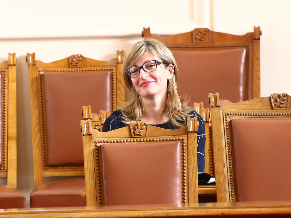 Екатерина Захариева публикува интересни СНИМКИ от двореца в Евксиноград
