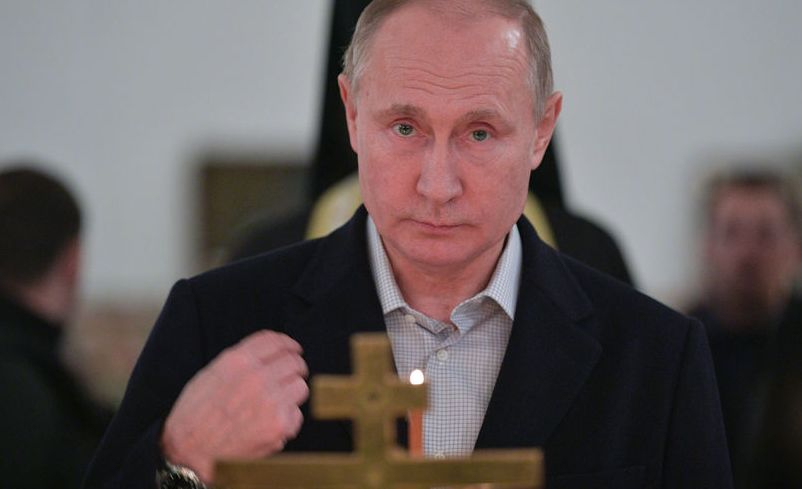 Путин се потопи в ледените води за Богоявление (СНИМКИ/ВИДЕО)