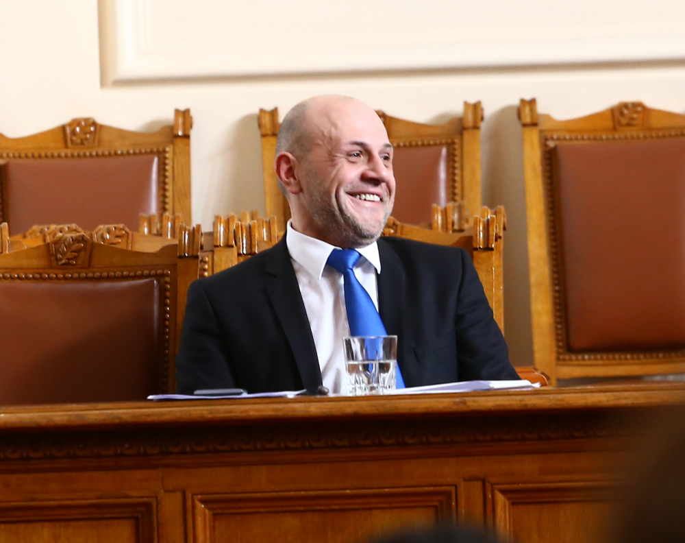 Мрежата прегря заради наръчник на вицепремиера Дончев