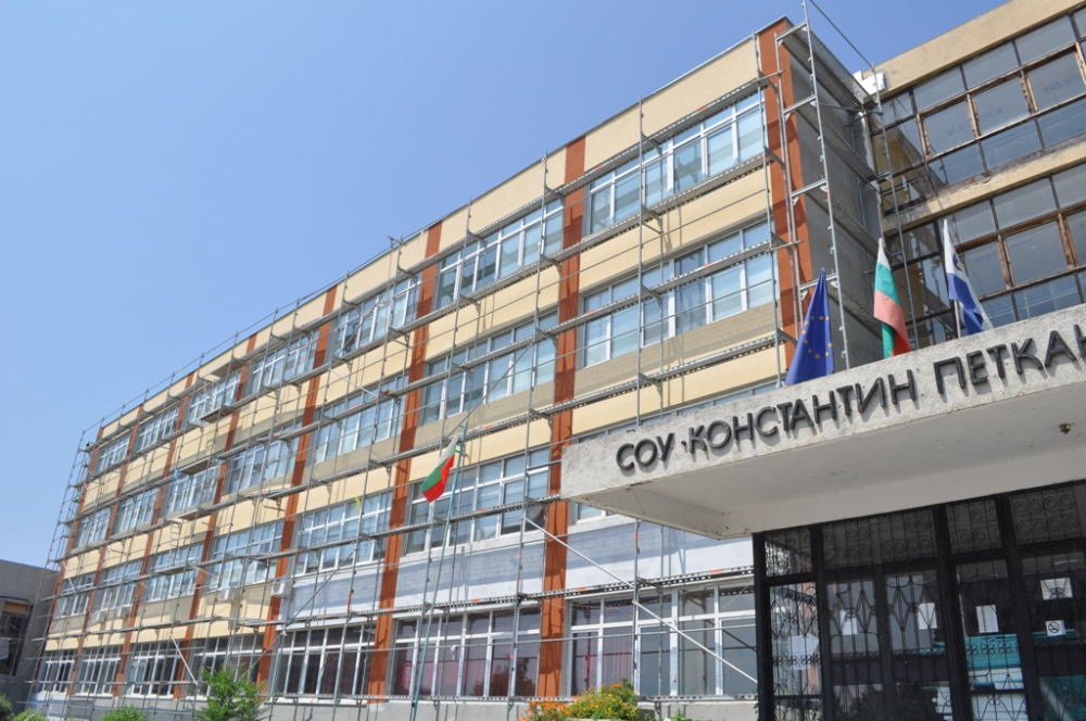 Деца в бургаско училище обядват на студа, родителите бесни, а причината... 