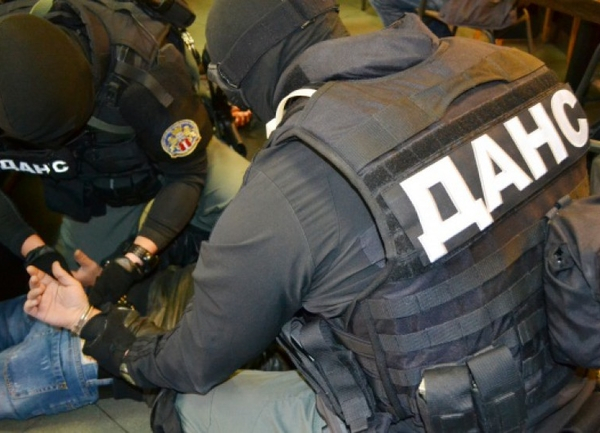 Барети нахлуха в Медицинския университет в София! Разследват огромна далавера със студенти 