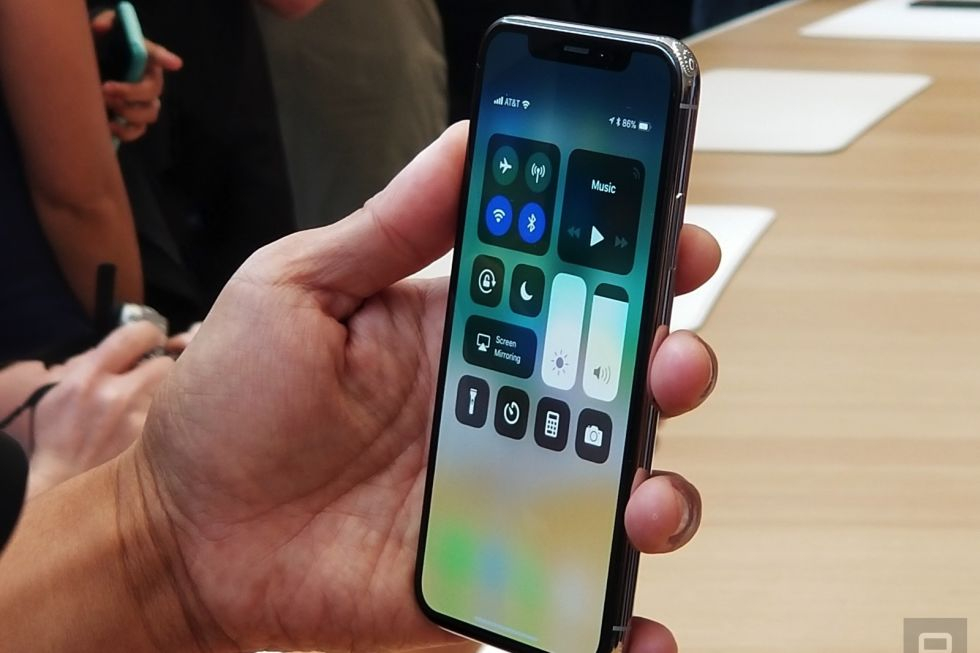 Всички с iPhone са в потрес от това, но ето я истината!