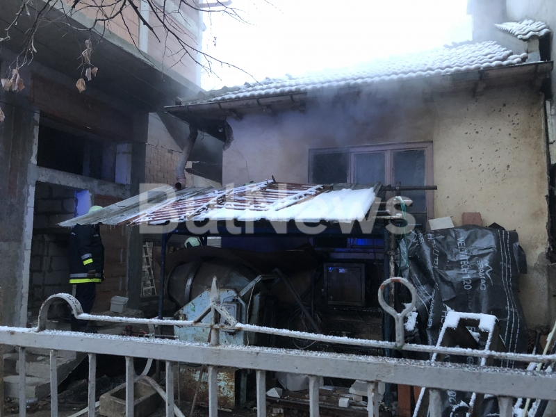 Голям пожар пламна на пъпа на Враца (СНИМКИ)