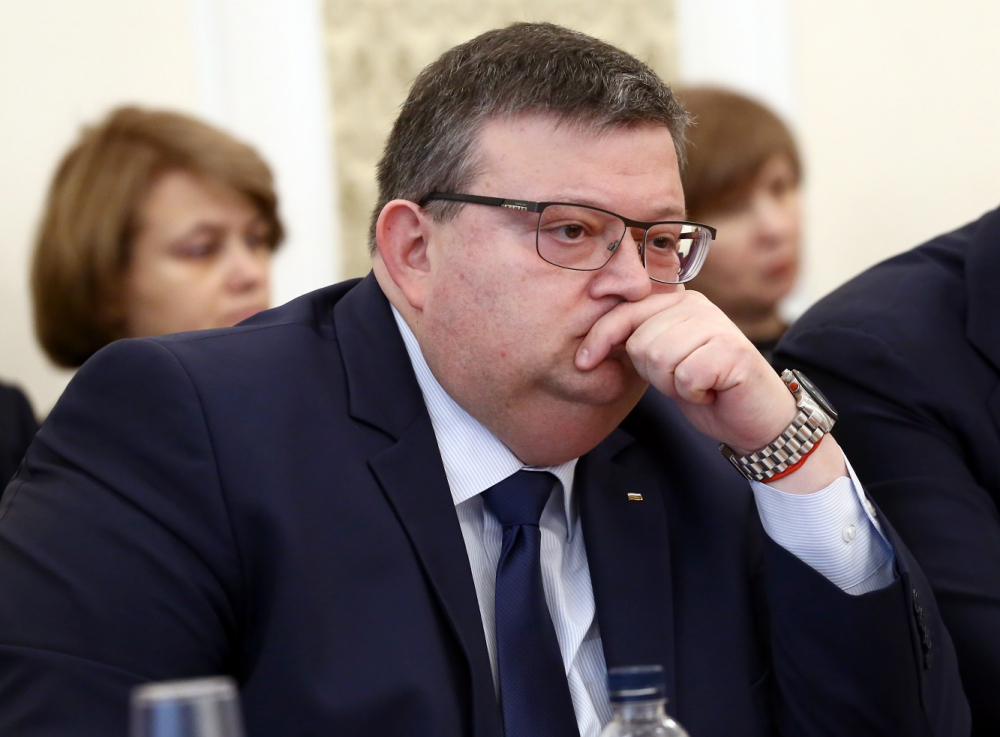 Гореща новина за страховития пакет, адресиран до Цацаров