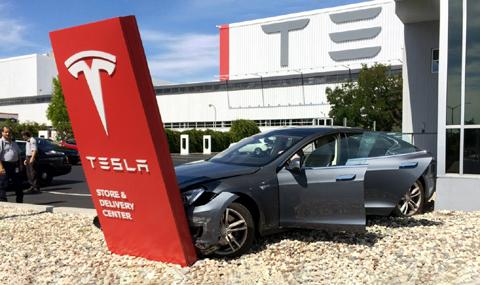 Какво се троши най-често в Tesla? (СНИМКИ)
