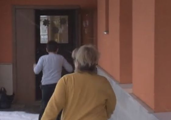 Гнусна гавра! Възпитателки заплашват и пребиват деца с увреждания в дом (ПОТРЕСАВАЩИ КАДРИ)