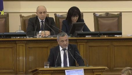 Валери Симеонов захапа Нинова: Превръщате сe една политическа Анита Мейзер