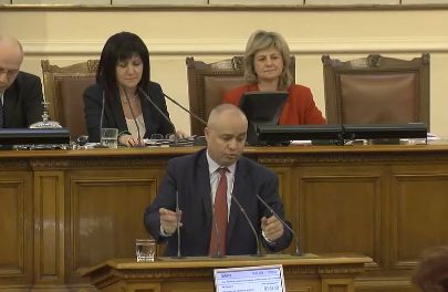 Депутатите се разгорещиха, Цвета Караянчева опитва да успокои страстите 