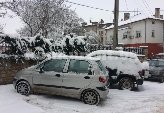 Така се паркира в дивия Северозапад (СНИМКИ)