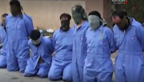 Ужасяващи кадри! Екзекутираха затворници насред Бенгази (ВИДЕО 18+)