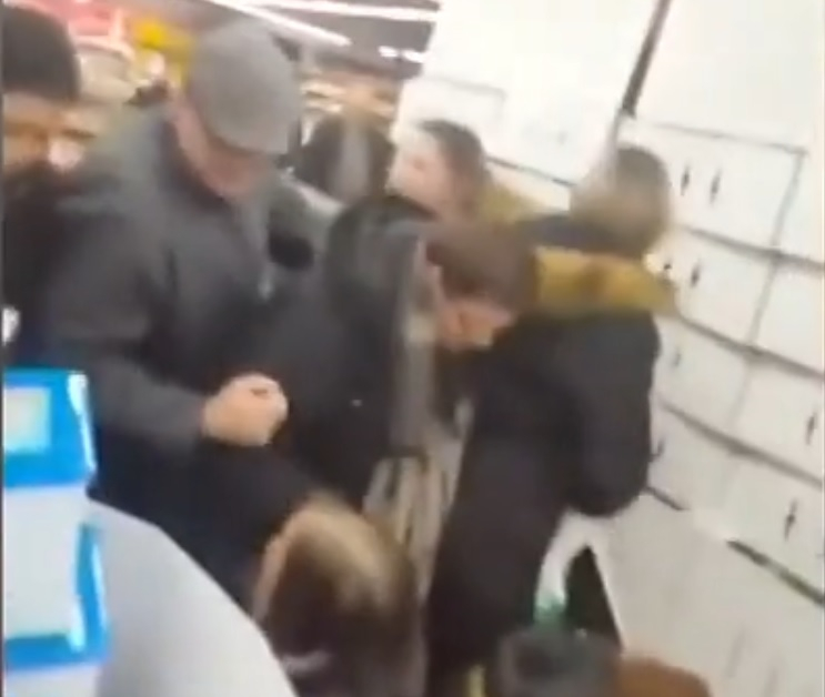 Масови безредици във Франция заради намален шоколад (ВИДЕО)