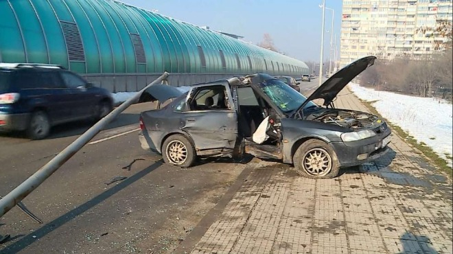 Първи СНИМКИ и ВИДЕО от страшната катастрофа в София