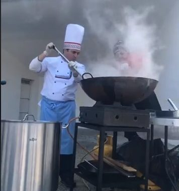 Кулинарният спец Иван Звездев яко нахрани перничани (ВИДЕО)