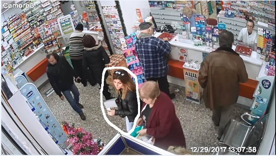 Внимание, пловдивчани, тази добре облечена дама е много опасна! Ако сте я виждали, съобщете в полицията (СНИМКИ)