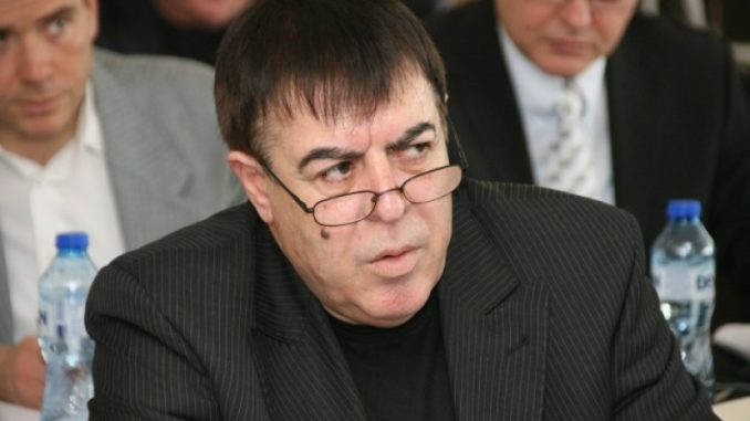 Общинският съветник с "Бентли"-то, който разгневи Нинова, обясни, че возилото му не било толкова скъпо, а "само"...