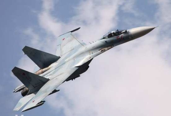 ВИДЕО показа скандално рискованата маневра на Су-27 пред носа на разузнавателния самолет ЕР-3 Aries II от ВМС на САЩ над Черно море 