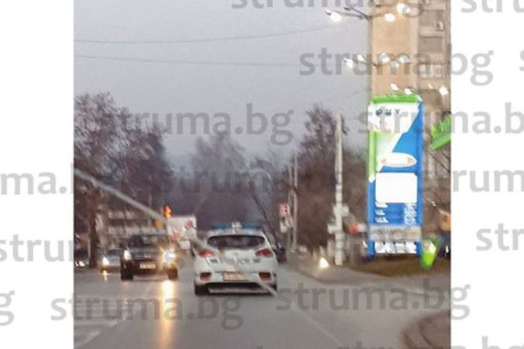 Благоевградчани побесняха: Защо тези полицаи нарушават закона (СНИМКА)