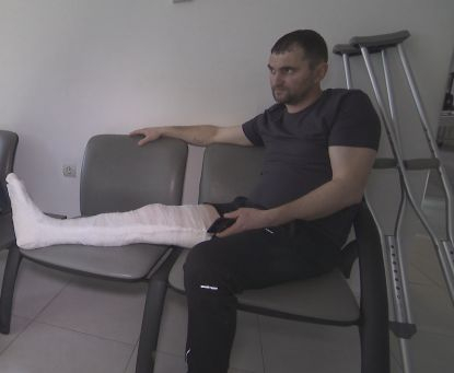 Йордан си счупи крака и започна да губи съзнание, а от тел.112 съветват да извика такси, линейки нямало
