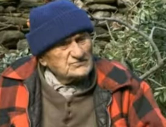Лекарите казаха на мъж, че е болен от рак и му остават 6 месеца, но той отказа химиотерапията и доживя до 102 години! Ето каква е тайната му (ВИДЕО)