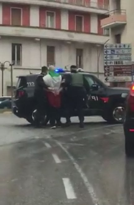 Италианската полицията сложи край на ужаса в Мачерата (СНИМКИ)