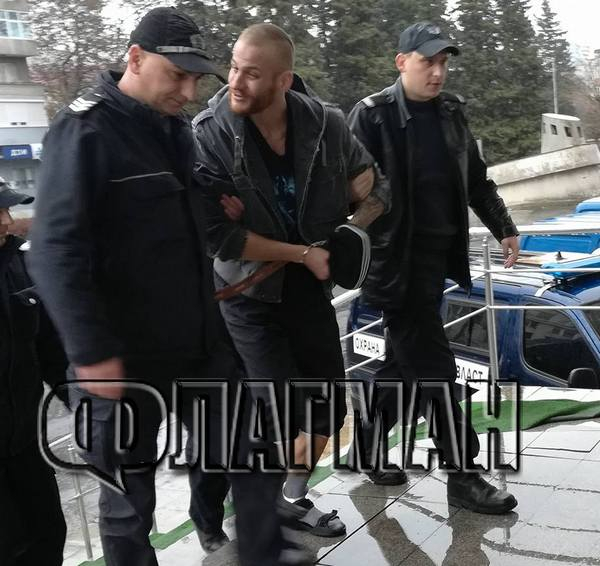 Малката Рижа се лигави в съда и обижда журналисти: Снимаш ли, пъпеш (СНИМКИ/ВИДЕО)
