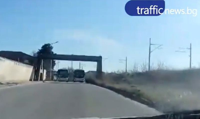 Каскада от автобус на градския транспорт на Пловдив, трагедията се размина на косъм (ВИДЕО)