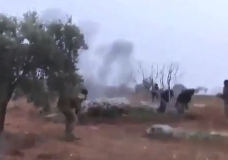 В мрежата се появи ВИДЕО, запечатало неравния последен бой на пилота след падането на Су-25 с въоръжените до зъби джихадисти