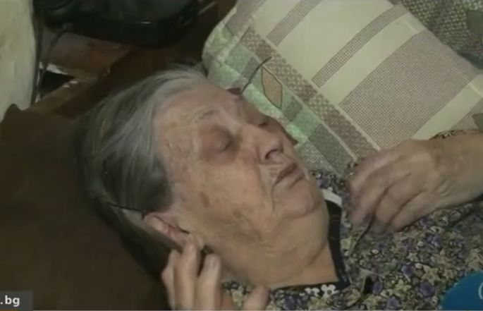 Болна баба, която ураганът във Враца едва не уби: По-добре сега да си отида, ще ми е по-добре!