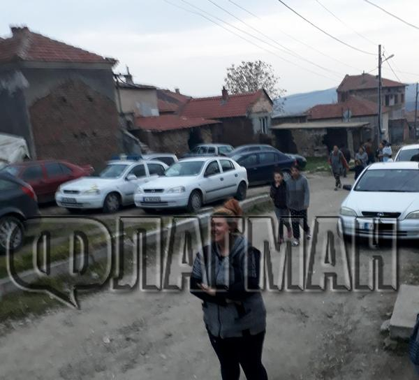 Ексклузивни СНИМКИ от ромската махала на Айтос след зверското убийство на Асен Пуров