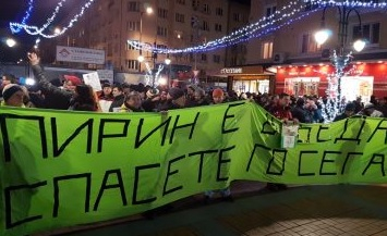 Скандални протестъри се готвят да леят кръв в центъра на София