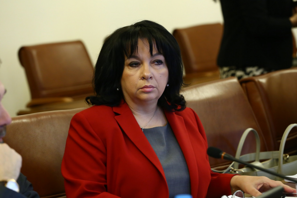 Петкова с важно изказване за договорите с двете американски централи