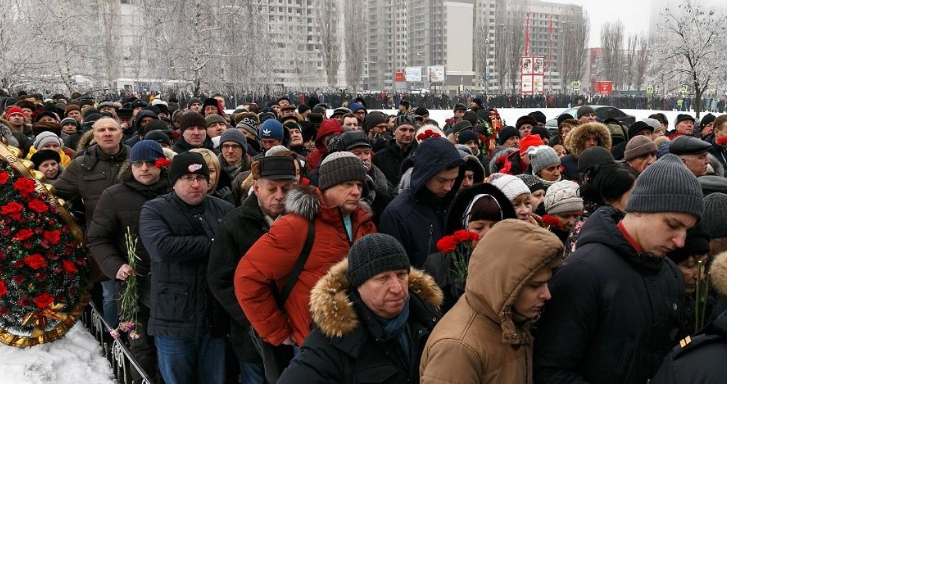 Погребаха пилота на Су-25 в Алеята на Героите, хиляди се стекоха да му отдадат последна почит (ВИДЕО)