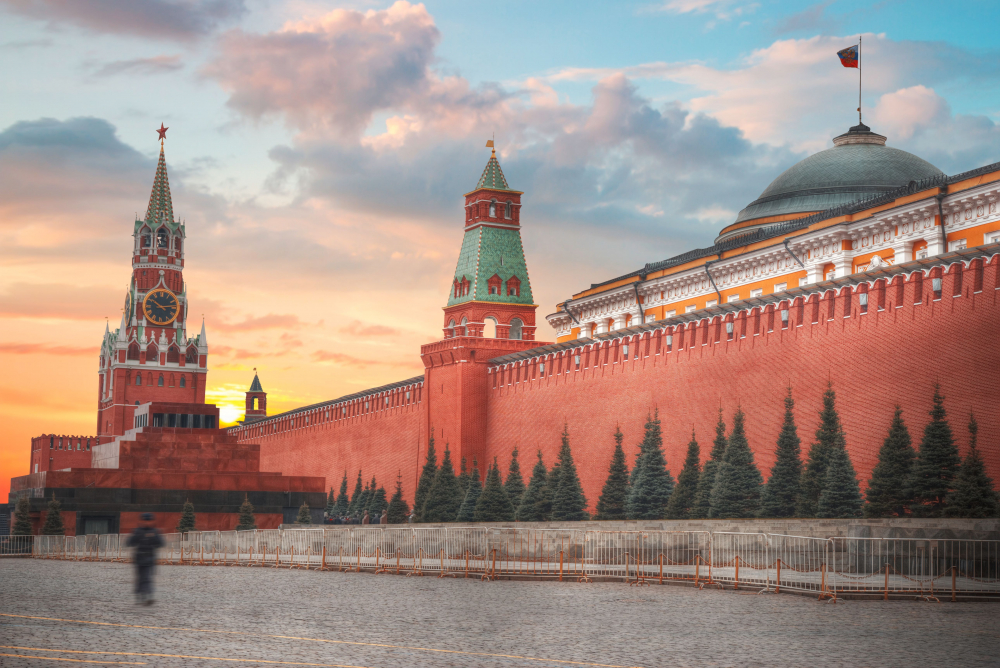 7 души конкурират Путин за Кремъл