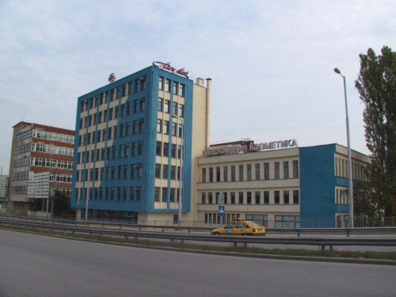Разпродават на парчета легендарен козметичен гигант в Пловдив