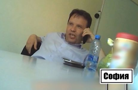Нов удар на "Господарите"! Разкриха със скрита камера подлата схема за търговия с образование, ужилила гръцка студентка (ВИДЕО)