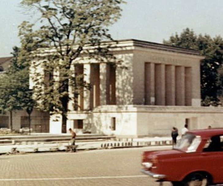 Какви тайни крият 3-етажните подземия на мавзолея на Георги Димитров, построен за 6, а съборен за 7 дни