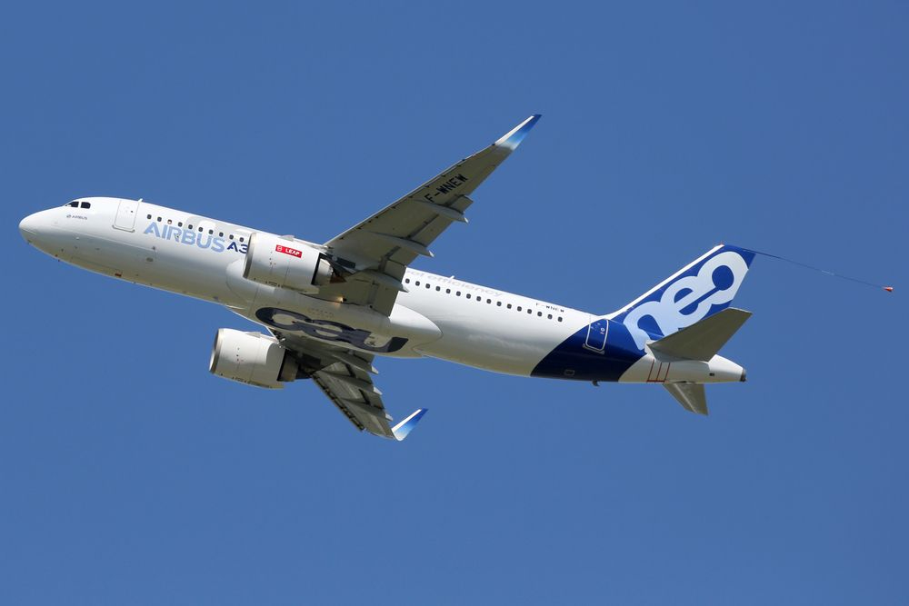 32 самолета A320neo на "Еърбъс" имат проблеми с двигателите