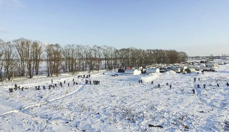 Зловещ човешки пъзел! Откриха близо 1500 части от телата на загиналите от руския самолет (СНИМКИ)