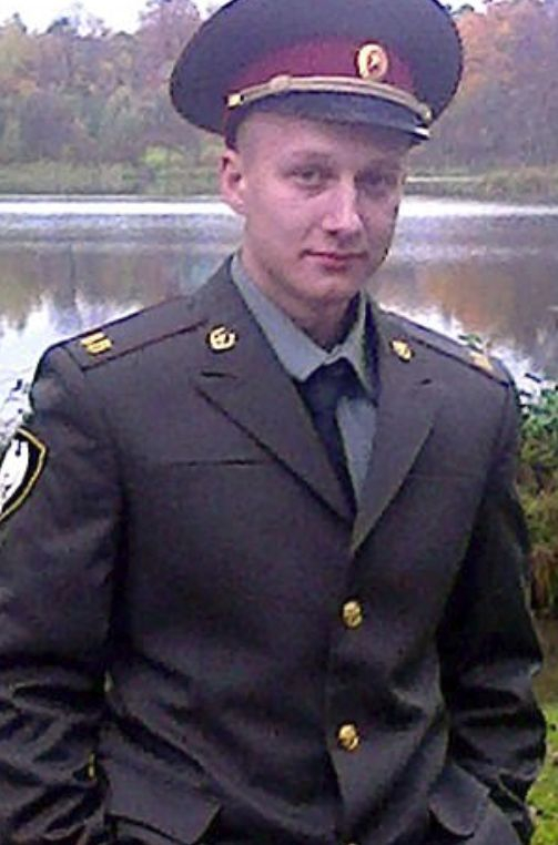 Млада сатанистка разчлени трупа на любовника си полицай, издъхнал по време на садо-мазо (СНИМКИ)