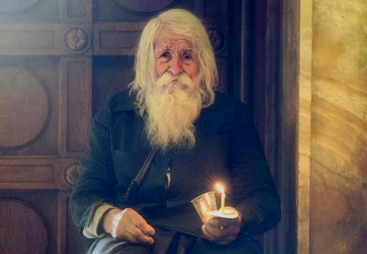 През сълзи свещеник разказа за БЛИЦ как си е отишъл Дядо Добри