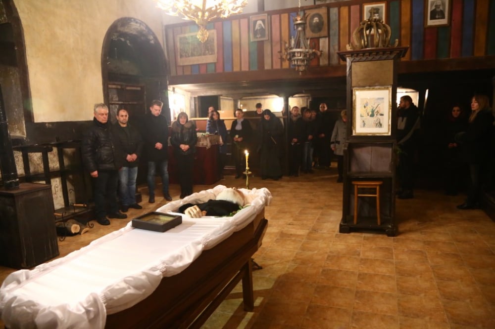 Стълпотворение в Байлово, млади и стари отдават почит пред дядо Добри (СНИМКИ) 