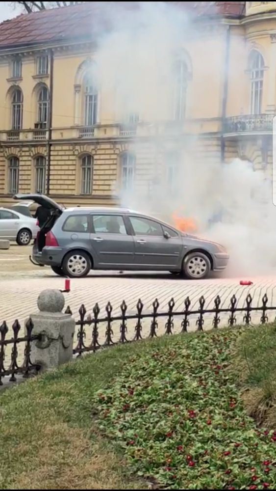 Извънредно и първо в БЛИЦ! Инфарктна ситуация пред парламента (СНИМКИ/ВИДЕО)